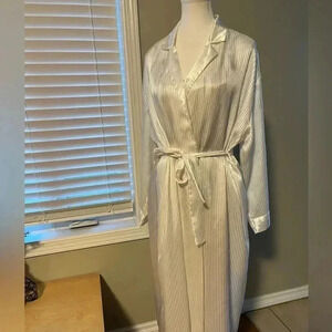 Vintage Robe Linda Bis White w/Poke Dot Brocade  Satin Tie w/Pockets Women